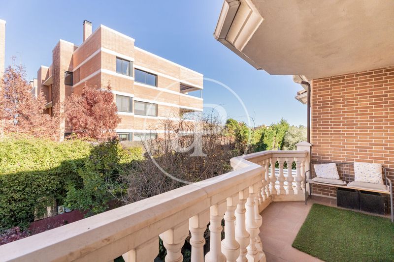 Foto 3f3bd8a1-1487-4b3b-a383-23142b19da57. Casa adossada amb calefacció aparcament piscina a Madrid