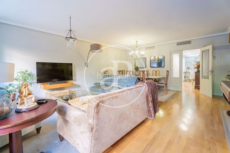 Foto d285f412-6710-4247-a77e-cf6cb93342e7. Casa adossada amb calefacció aparcament piscina a Madrid
