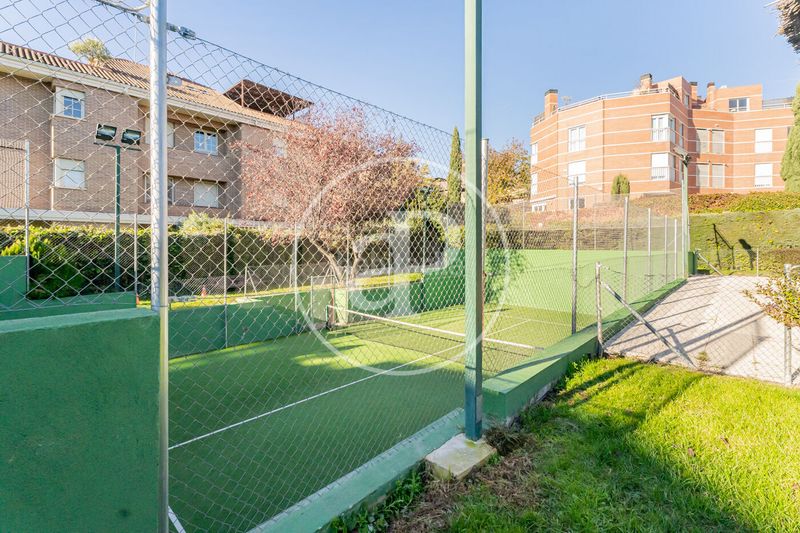 Foto e9837441-812c-4b86-87a4-ea63ac2aabb3. Casa adossada amb calefacció aparcament piscina a Madrid