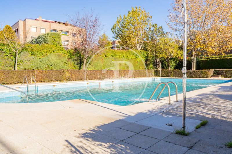 Foto fd234d35-7cf2-452d-a296-a10debd41195. Casa adossada amb calefacció aparcament piscina a Madrid