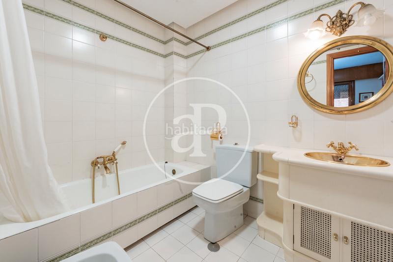 Foto f01499d1-562c-403d-a401-00232d54e78e. Alquiler casa chalet independiente en alquiler en eduardo mazón en Madrid