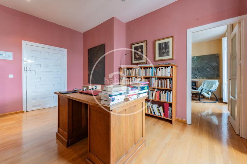 Foto 8525803f-8783-4c4a-82bb-bc94f206c717. Piso  en venta en Sol en Sol Madrid