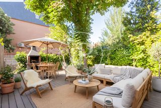 Maison jumelée à El Pinar-Punta Galea. Chalet adosado en venta en las rozas