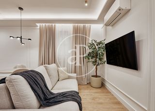 Flat  C. de colón. Piso en venta en malasaña