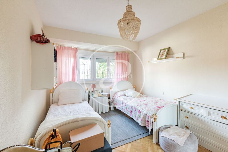 Casa adosada en c. de federico agustí 5 adosado en venta en el plantío en Madrid - Imagen 9