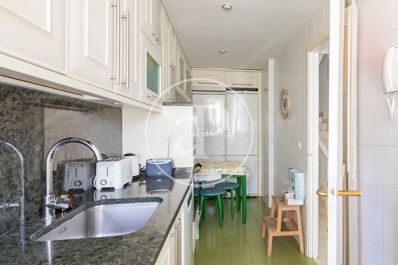 Casa adosada en c. de federico agustí 5 adosado en venta en el plantío en Madrid - Imagen 7