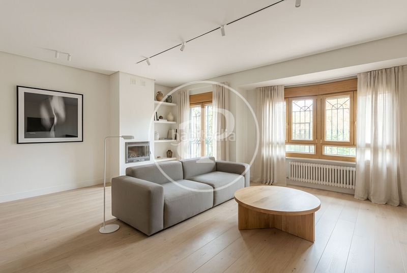 Casa adosada en c. de federico agustí 5 adosado en venta en el plantío en Madrid