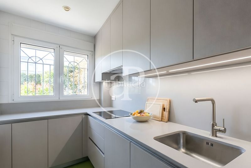 Casa adosada en c. de federico agustí 5 adosado en venta en el plantío en Madrid - Imagen 16