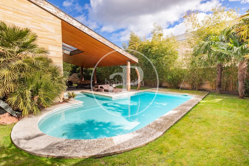Foto 2ac45179-4926-4d2f-a019-4b46b54a4f2c. Casa amb calefacció aparcament piscina a La Florida - El Plantío Madrid