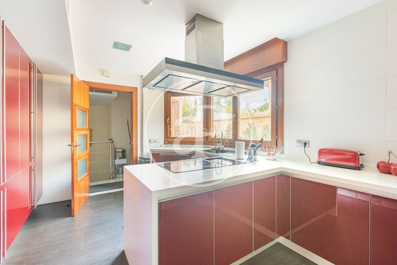 Foto 6a11a443-ab8c-4a32-a7f9-9949567afd5c. Casa amb calefacció aparcament piscina a La Florida - El Plantío Madrid