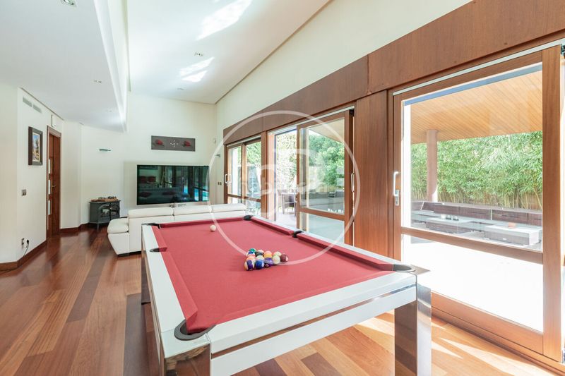Foto ac4e1d85-fb51-4ce8-a34f-e2ca3cad25d8. Casa amb calefacció aparcament piscina a La Florida - El Plantío Madrid