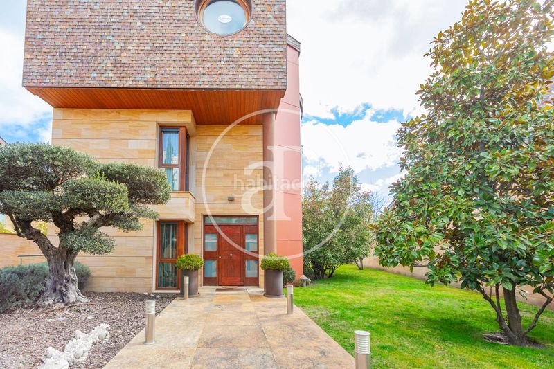 Foto f16f1268-fe4d-4047-90e6-9ce0507b0650. Casa amb calefacció aparcament piscina a La Florida - El Plantío Madrid