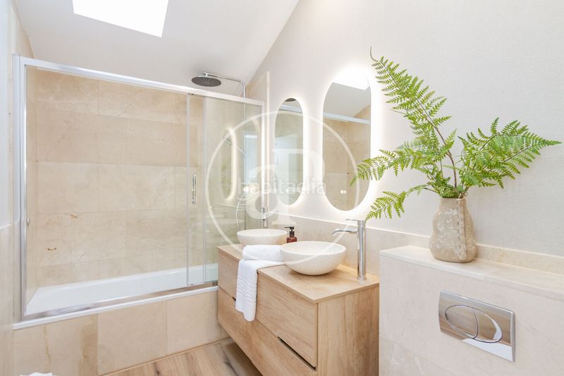 Foto f7fdde58-230f-4535-8242-a8d66092319e. Pis amb calefacció aparcament a Universidad-Malasaña Madrid