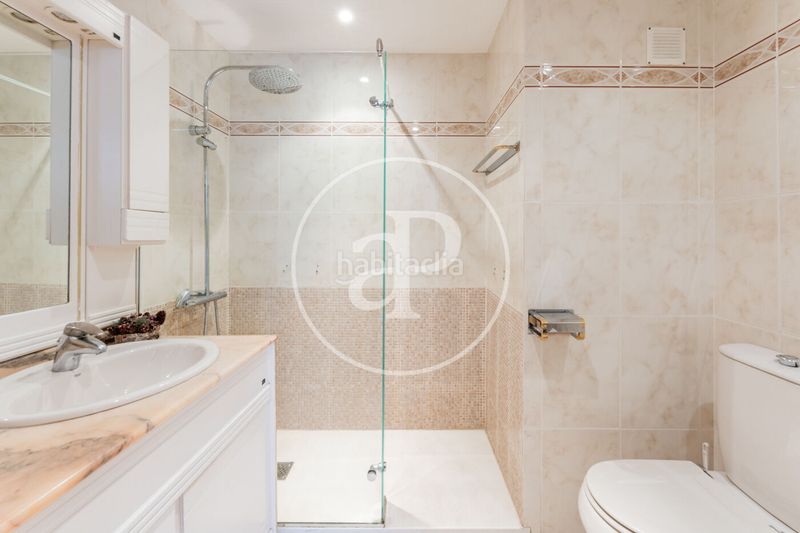Foto e774df43-f825-4964-956a-f6c743d9768c. Pis amb calefacció aparcament piscina a Nueva España Madrid