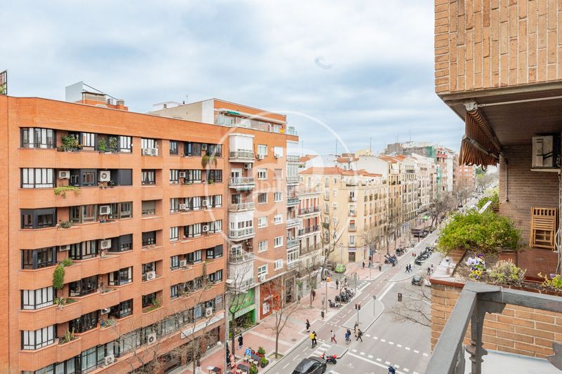 Foto df2d219c-d89f-4005-b899-43e19f5a8a0b. Àtic amb calefacció aparcament a Almagro Madrid