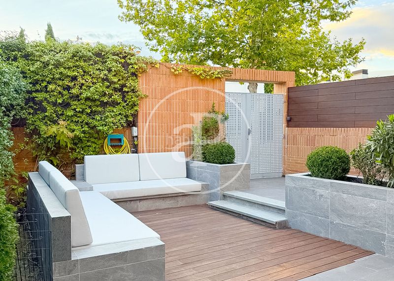 Foto cce4e5a6-66ca-4b0d-9e28-c04299d52227. Casa adossada amb calefacció aparcament piscina a Boadilla del Monte