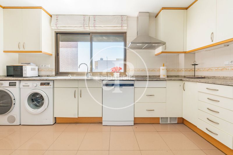 Foto 19f1bf89-5797-4e69-a858-7122038aafa7. Pis amb calefacció aparcament a Almagro Madrid