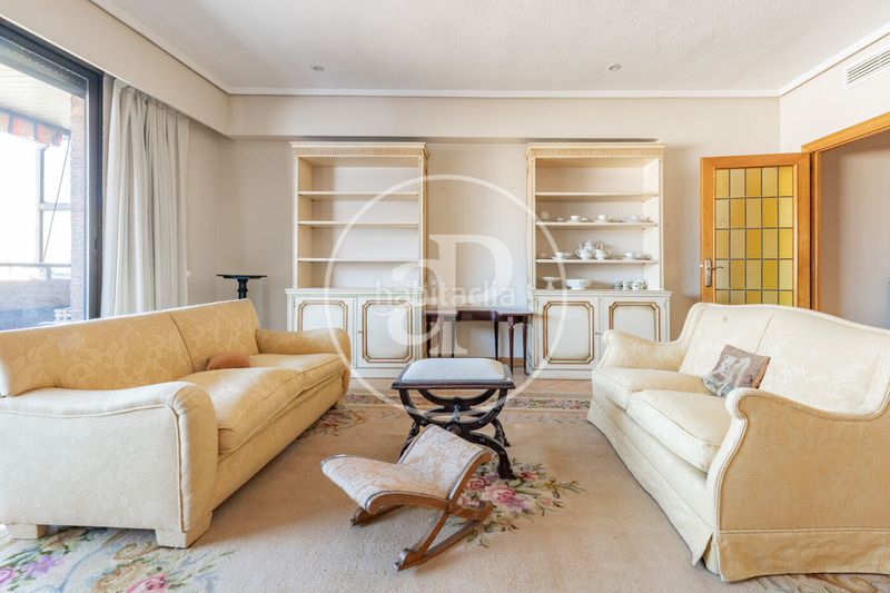 Foto 3c1c72d5-fc72-45d4-97f4-013bac643df8. Pis amb calefacció aparcament a Almagro Madrid