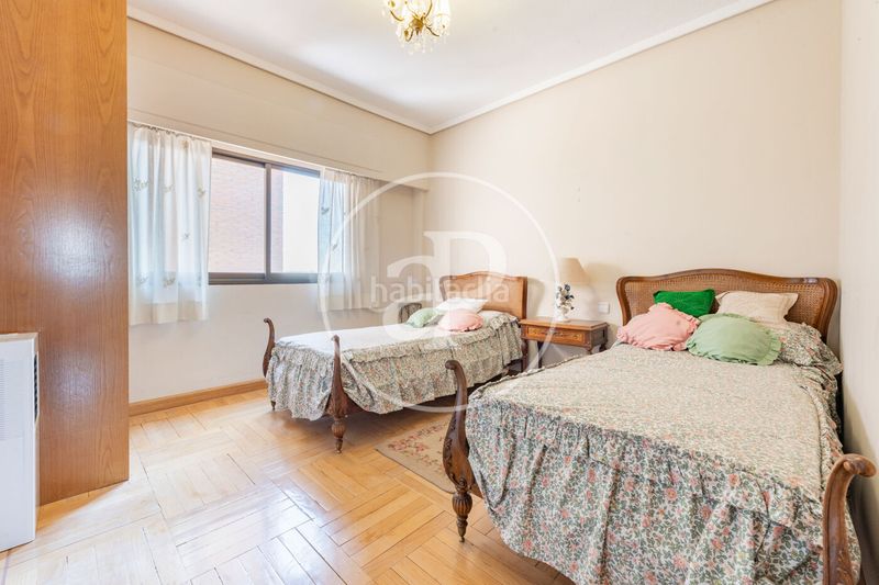 Foto 3df0b06e-6a1a-41bc-9bde-bce02f894eb5. Pis amb calefacció aparcament a Almagro Madrid