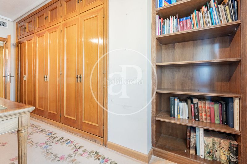 Foto 693e91a3-36c7-4e01-b12c-52a59cfe8b2e. Pis amb calefacció aparcament a Almagro Madrid