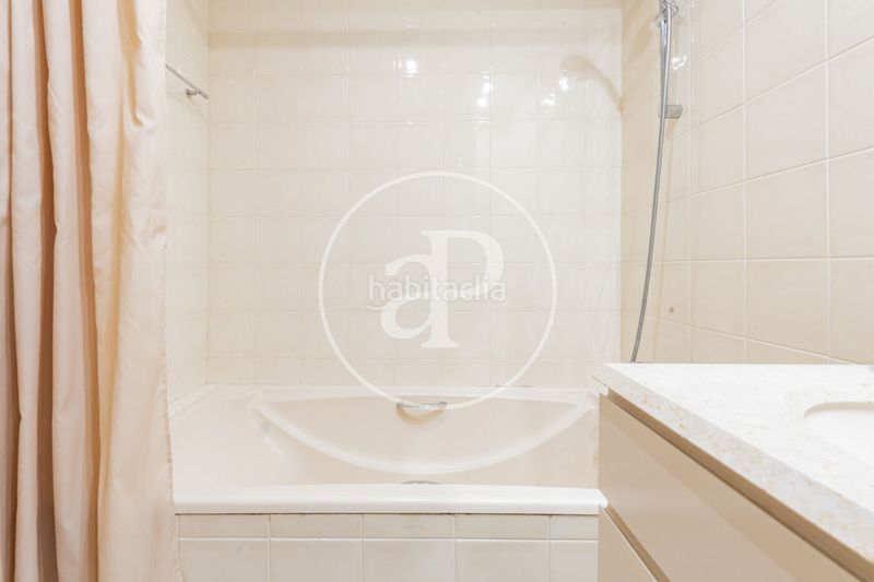 Foto 83fa46bc-e5bc-4d88-8b50-4dca9adb8388. Pis amb calefacció aparcament a Almagro Madrid