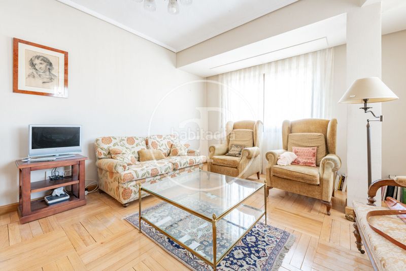 Foto 8924793f-3899-4c86-87b2-7dbebc1ad9aa. Pis amb calefacció aparcament a Almagro Madrid