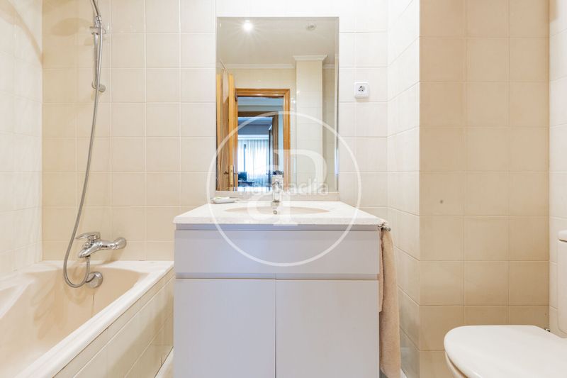 Foto 8ba2023c-420b-44ff-850a-ad9aad52e3a3. Pis amb calefacció aparcament a Almagro Madrid