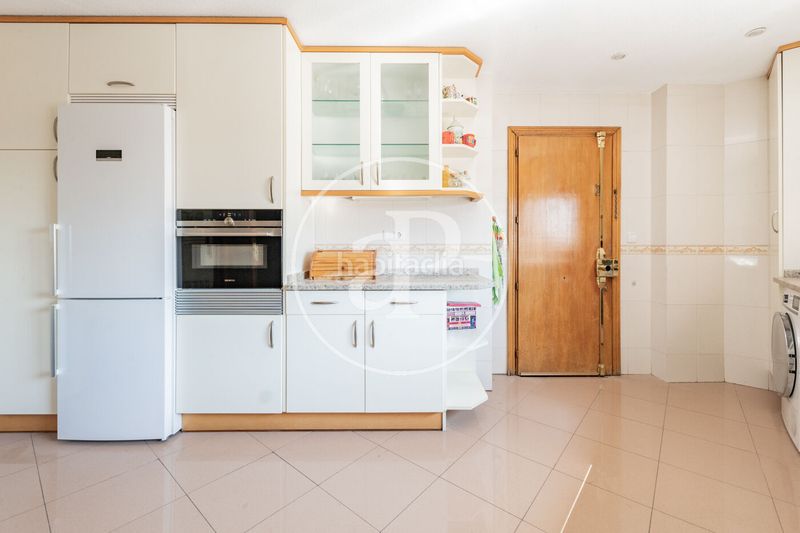 Foto f853a1b8-0fce-4dbe-81f9-cc5f56b96fbc. Pis amb calefacció aparcament a Almagro Madrid