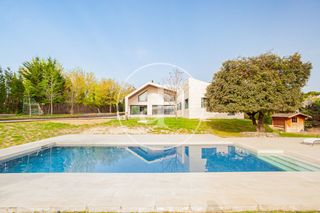 House  C. corzo. Villa passivhaus y casa de invitados en somosaguas norte