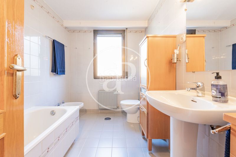 Foto 0297fa99-bd62-405d-85eb-7c19e4003721. Pis amb calefacció aparcament piscina a Mirasierra Madrid