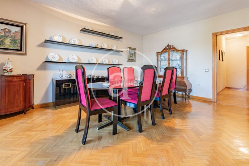 Foto 16392714-685a-4af7-b22b-5458821f569a. Pis amb calefacció aparcament piscina a Mirasierra Madrid