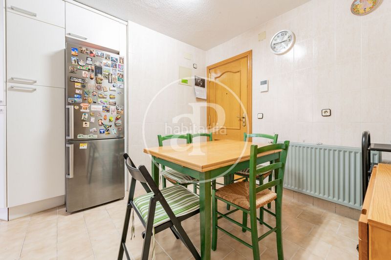 Foto 18dc8e06-04ea-404e-9871-39167d2e969a. Pis amb calefacció aparcament piscina a Mirasierra Madrid