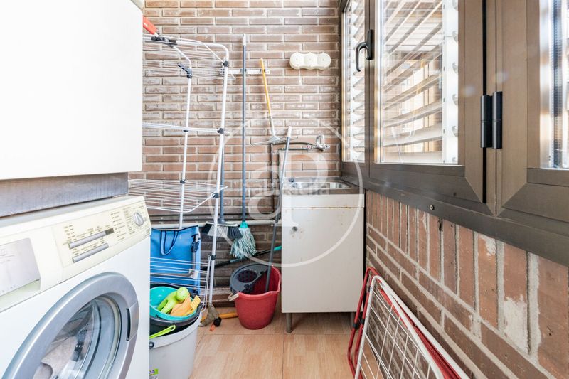 Foto 21aa2958-0731-467f-b449-23c62309f52b. Pis amb calefacció aparcament piscina a Mirasierra Madrid