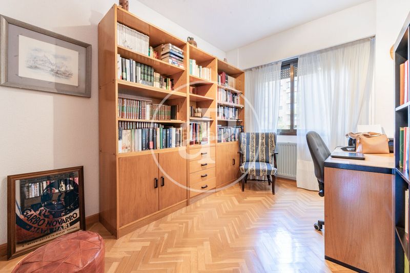 Foto 297895f6-9b8c-41ef-8981-9586fc573738. Pis amb calefacció aparcament piscina a Mirasierra Madrid