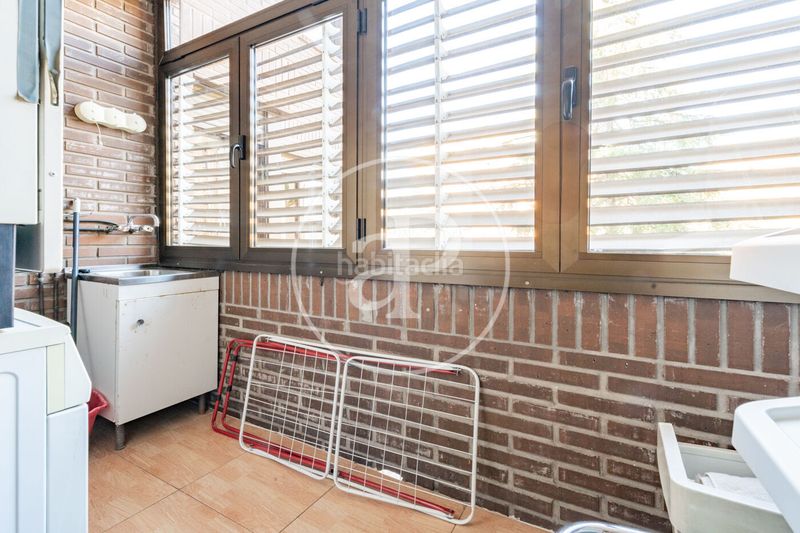 Foto 9761def9-83d8-4f24-b45b-807ade30f304. Pis amb calefacció aparcament piscina a Mirasierra Madrid