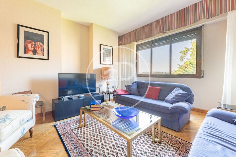 Foto a3bdfc7c-46b9-476c-b014-1d68c1db3071. Pis amb calefacció aparcament piscina a Mirasierra Madrid