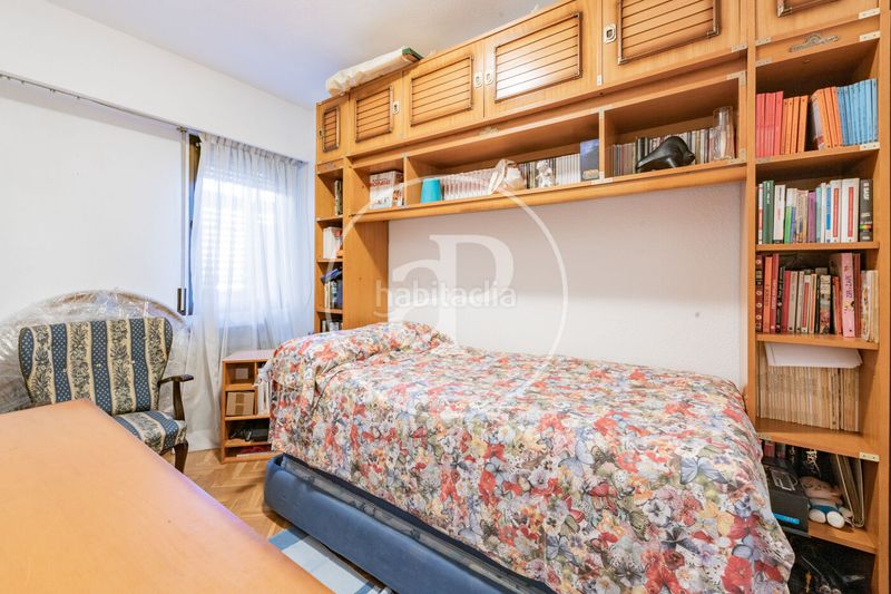 Foto ada2fd13-6c0f-4a9d-98c9-01b8d1a2b3ff. Pis amb calefacció aparcament piscina a Mirasierra Madrid