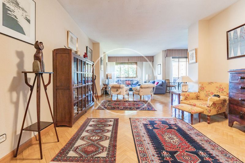 Foto e6cd2824-0e1b-4b35-8db6-dc28789ab80e. Pis amb calefacció aparcament piscina a Mirasierra Madrid