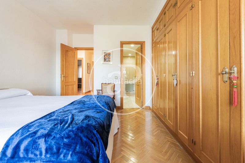 Foto f03b363e-78fc-44dd-acd8-35427e58713e. Pis amb calefacció aparcament piscina a Mirasierra Madrid