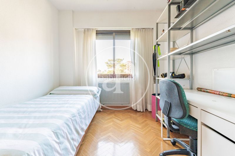 Foto f6f848d1-a843-4022-a42e-281f9a8980b9. Pis amb calefacció aparcament piscina a Mirasierra Madrid