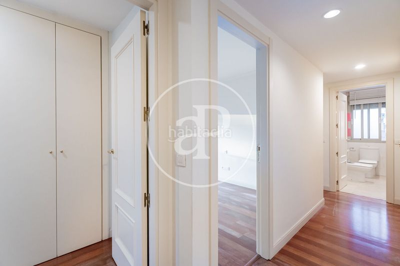 Foto 084efe84-9eb5-437b-b9bd-3e0b9b7d435c. Pis amb calefacció aparcament piscina a Hispanoamérica-Bernabéu Madrid