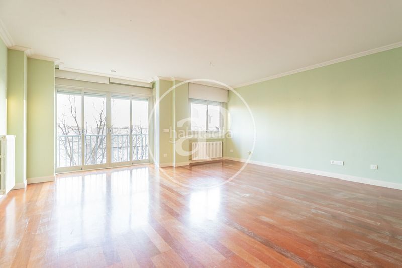 Foto 2d4922ab-38ca-43c0-a7a9-5f669c8b4e03. Pis amb calefacció aparcament piscina a Hispanoamérica-Bernabéu Madrid