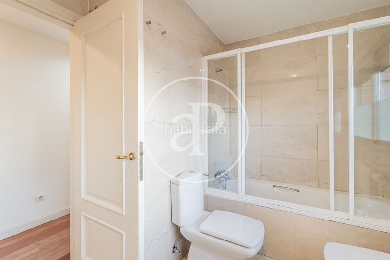 Foto 3960fac3-3ddf-4100-8e2a-309ee69a956a. Pis amb calefacció aparcament piscina a Hispanoamérica-Bernabéu Madrid