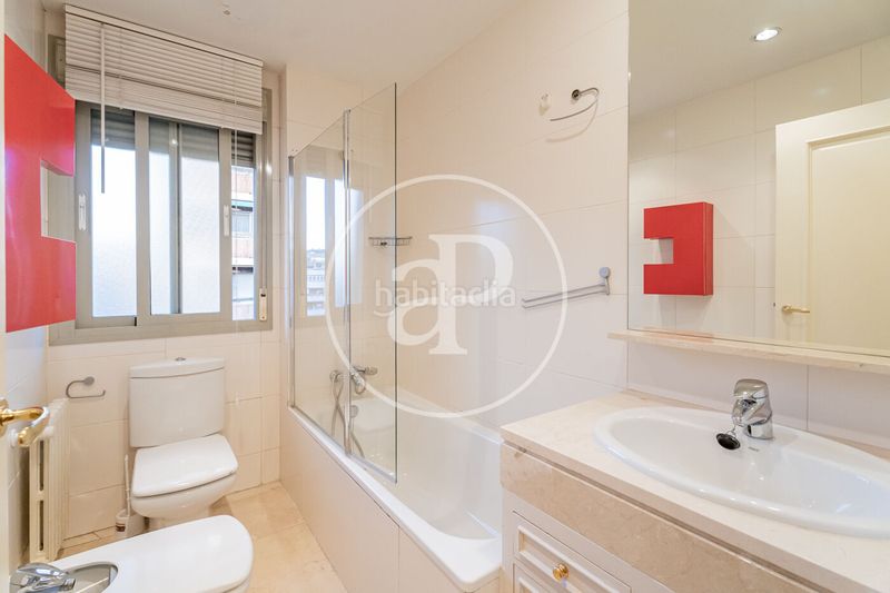 Foto 3e028bf9-00b6-450b-9aac-538f02e30c16. Pis amb calefacció aparcament piscina a Hispanoamérica-Bernabéu Madrid