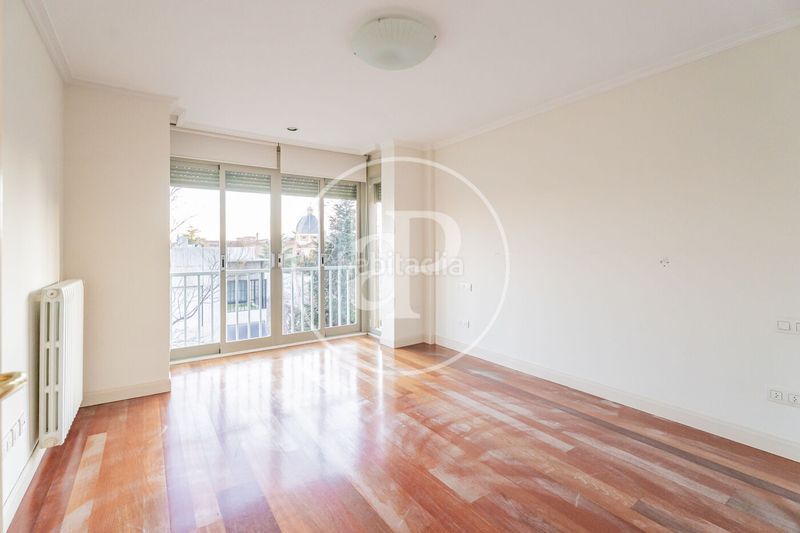 Foto 78f80302-1b94-4f38-b70e-e378ad2ed295. Pis amb calefacció aparcament piscina a Hispanoamérica-Bernabéu Madrid