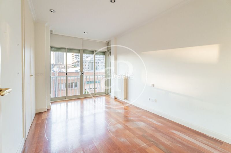 Foto a01ff9f7-144b-4cc9-b77c-4d83b5874469. Pis amb calefacció aparcament piscina a Hispanoamérica-Bernabéu Madrid