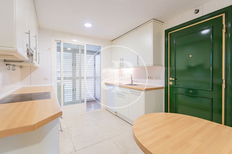 Foto be601a9e-6110-4183-8bb3-7d09a31ae6ee. Pis amb calefacció aparcament piscina a Hispanoamérica-Bernabéu Madrid