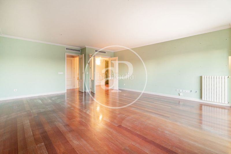 Foto d5f06111-d972-4f2a-b362-af9a46becebc. Pis amb calefacció aparcament piscina a Hispanoamérica-Bernabéu Madrid