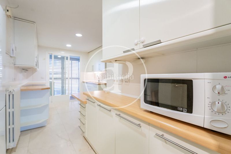 Foto dbd64948-44b3-4c8d-ae8a-6ddbaf3857eb. Pis amb calefacció aparcament piscina a Hispanoamérica-Bernabéu Madrid