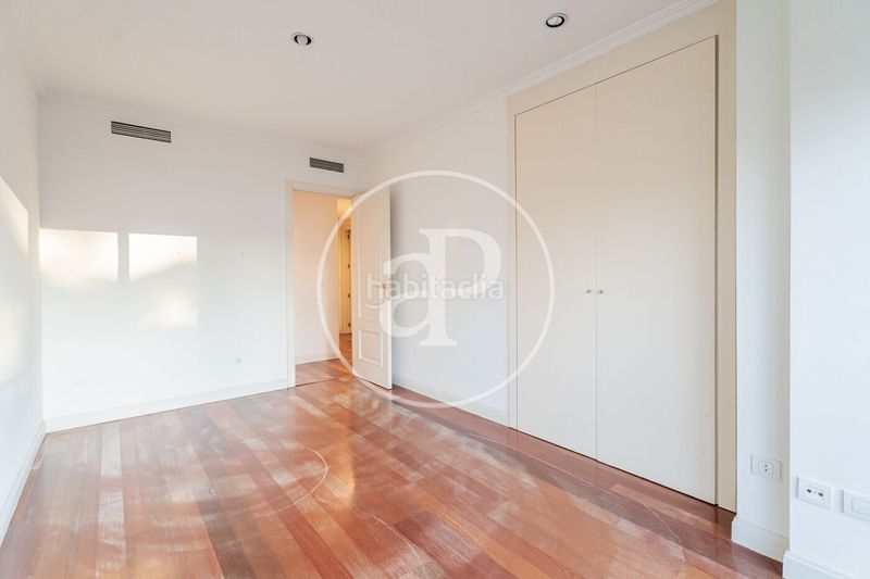 Foto e0f9917f-7862-432a-8d31-f58e7eb46132. Pis amb calefacció aparcament piscina a Hispanoamérica-Bernabéu Madrid